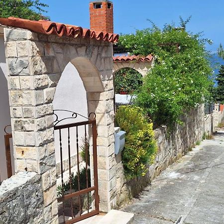 Vila Kuca Za Odmor Skalina - Sea View Splitska Exteriér fotografie