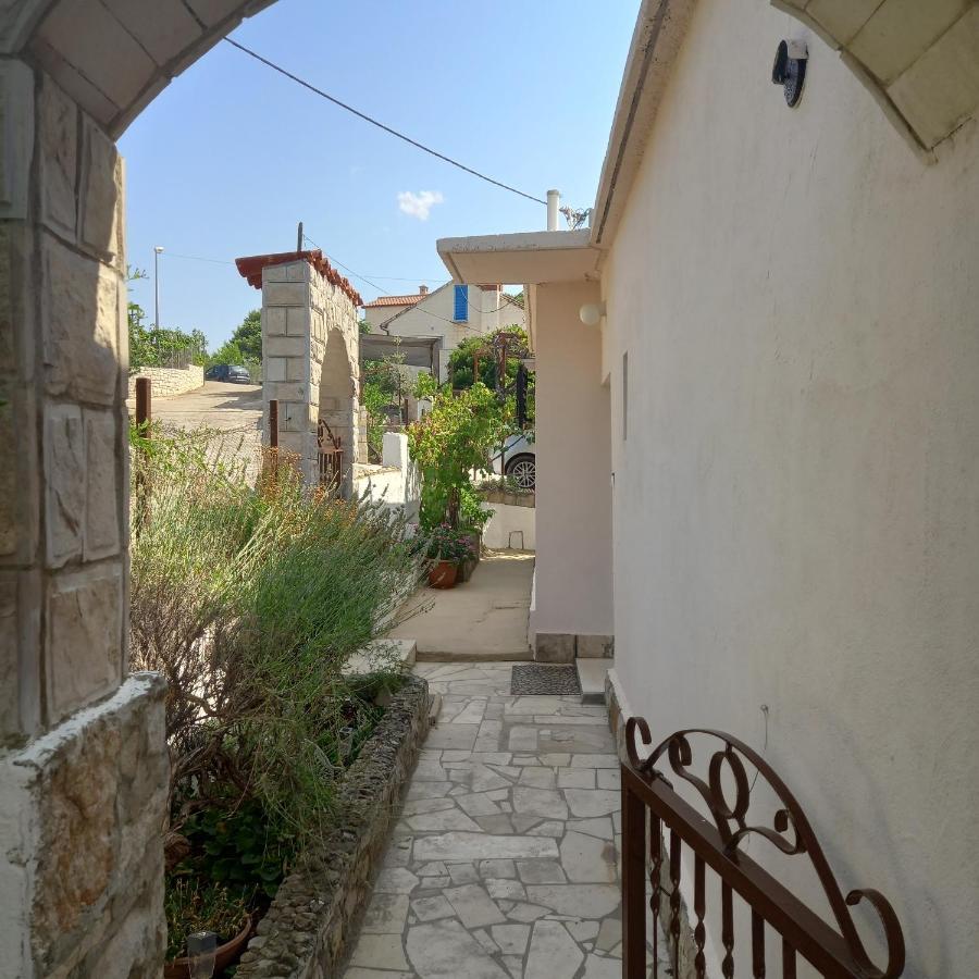 Vila Kuca Za Odmor Skalina - Sea View Splitska Exteriér fotografie