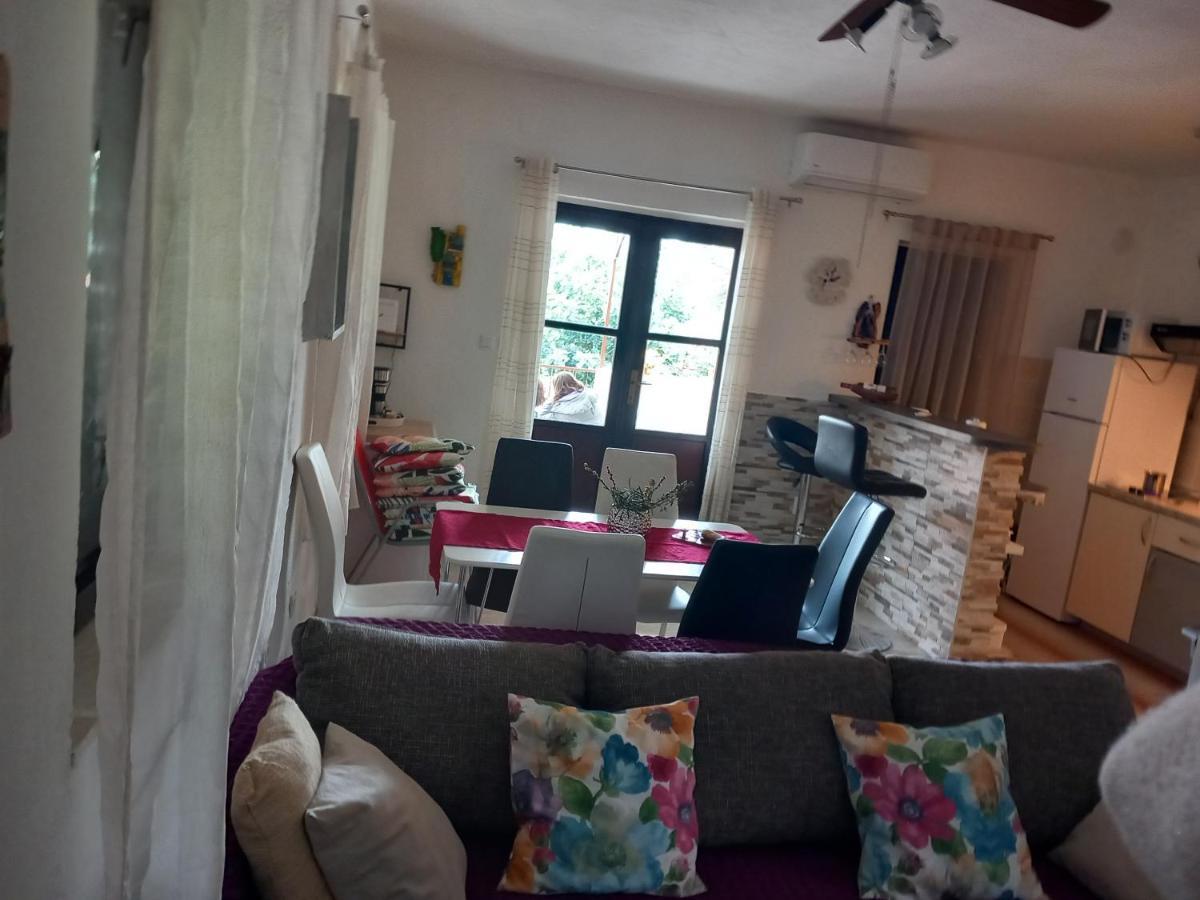 Vila Kuca Za Odmor Skalina - Sea View Splitska Exteriér fotografie